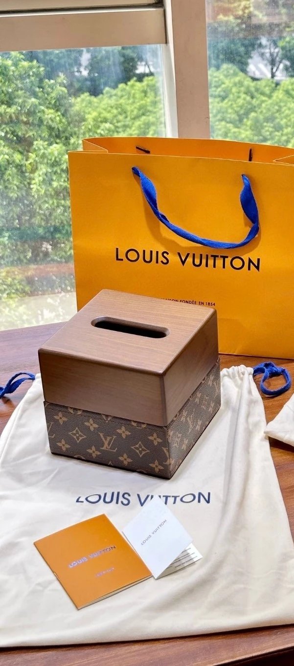 lv tissue box-The classic leather presbyopia of the ancient flower tissue box is simply eye-catching. The material of North American walnut also highlights the overall texture of this tissue box!