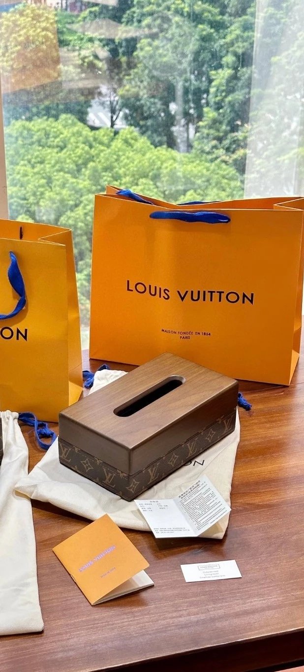 lv tissue box-The classic leather presbyopia of the ancient flower tissue box is simply eye-catching. The material of North American walnut also highlights the overall texture of this tissue box!